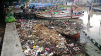 Sampah Menumpuk di Kali Pelabuhan Karangantu Kota Serang Doni Serang Sampah Menumpuk di Kali Pelabuhan Karangantu Kota Serang 1