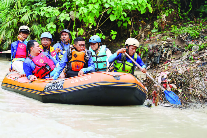 Andra Kesal Sungai Penuh Sampah Andra Kesal Sungai Penuh Sampah