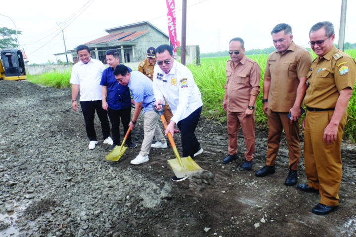 Walikota Tinjau Betonisasi Jalan Pakupatan-Bendung Pakai CSR
