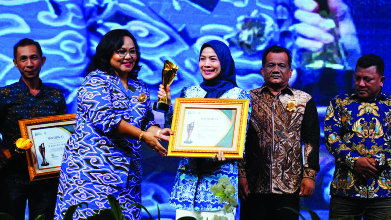 Bupati Serang Ratu Zakiyah Raih Penghargaan Pimred Award 2025