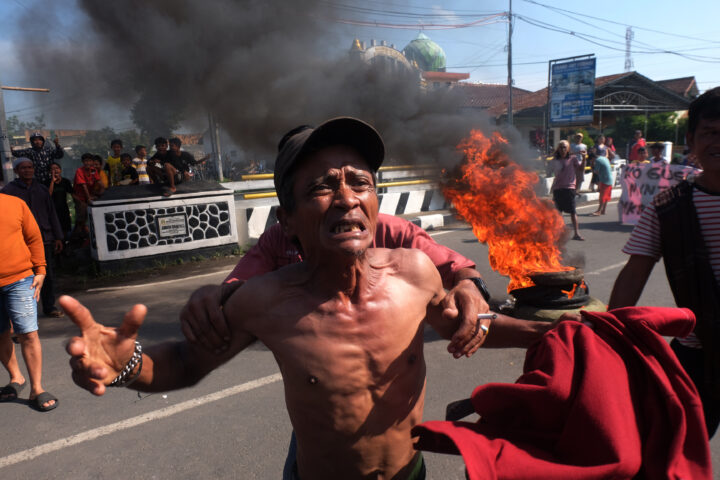 Doni Serang Aksi Warga Sukadana Tolak Rumahnya Dibongkar dan Direlokasi 1