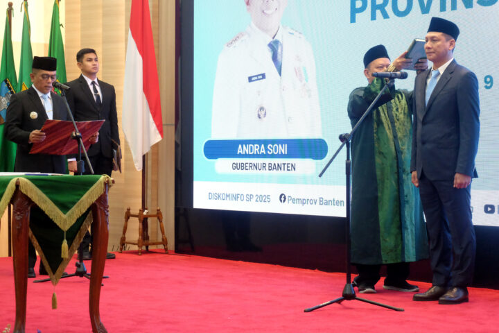 Doni Serang Andra Soni Lantik Deden Jadi Sekda Banten 1