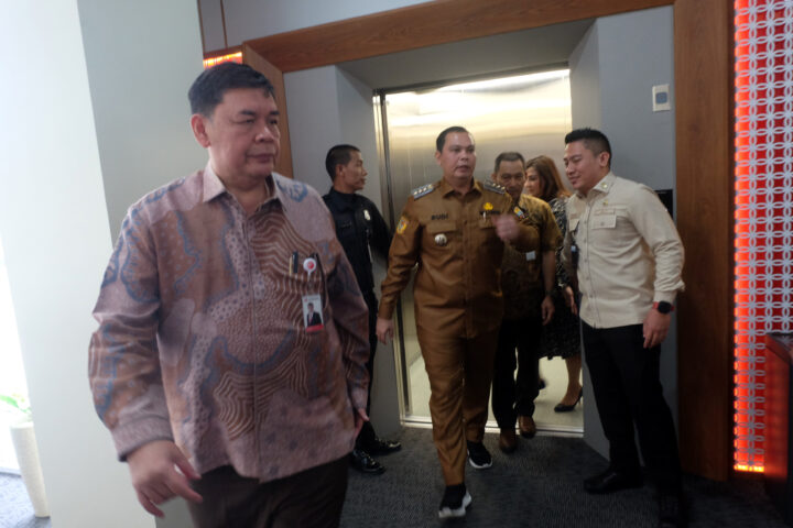 Jadi Nasbah Walikota Serang Budi Rustandi Berkunjung ke Kantor P Doni Serang Jadi Nasbah Walikota Serang Budi Rustandi Berkunjung ke Kantor Pusat Bank Banten 1