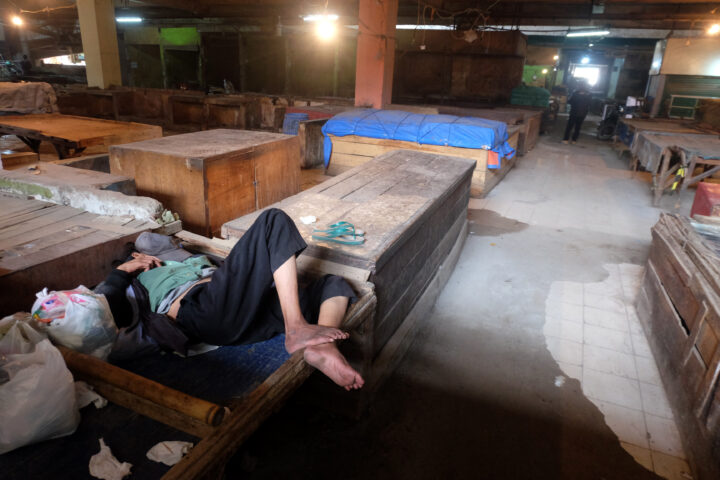 Doni Serang Lantai I Tempat Relokasi PKL Luar Pasar Rau Sangat Sederhana 1