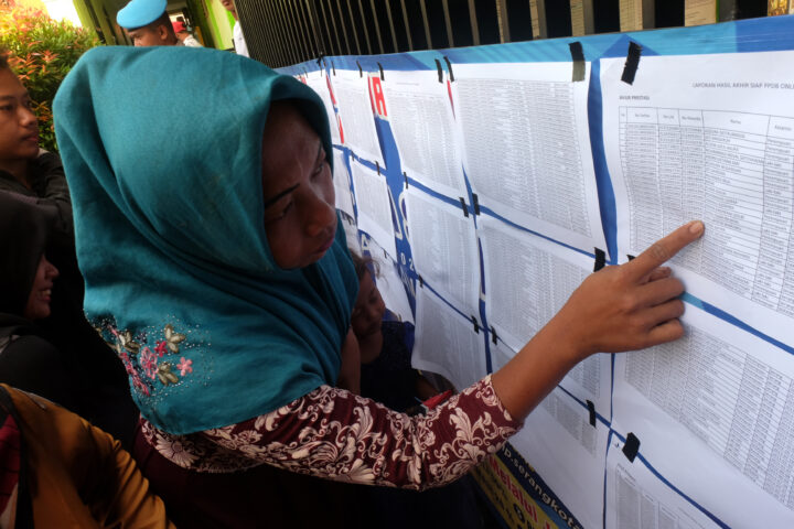 Doni Serang Melihat Pengumuman SPMB SMPN di Kota Serang 1