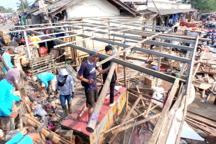 Doni Serang Pedagang Luar Pasar Rau Kota Serang Bongkar Mandiri 1