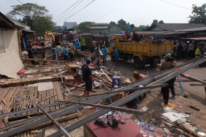 Doni Serang Ratusan Lapak PKL Luar Pasar Rau Kota Serang Dibongkar 1