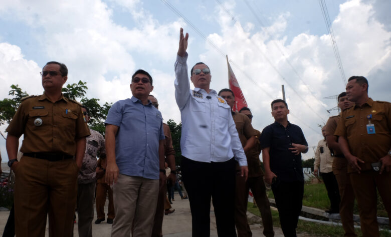 Doni Serang Walikota Serang Budi Rustandi Tinjau Pembangunan Betonisasi Jalan Pakupatan Bendung Dari Dana CSR 1