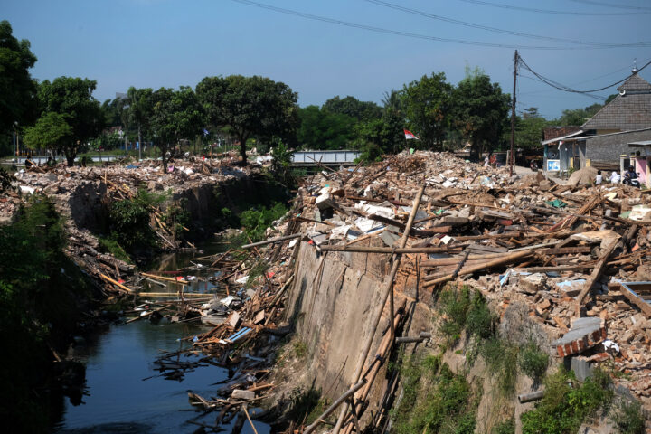 Doni Serang Warga Inginkan Puing Bekas Reruntuhan Rumah Lingkungan Sukadana Segera Dirapihkan 1