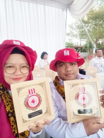 Dua Guru Asal Cilegon Terima Penghargaan Pembina PMR Teladan