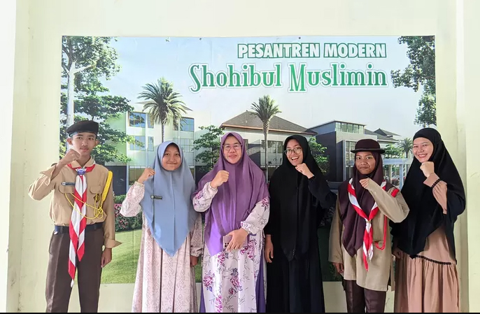 Gunakan Dua Bahasa, Shohibul Muslimin Cetak Murid Berbakat
