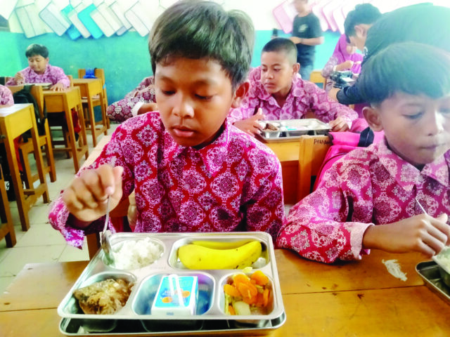 2.221 Porsi MBG Dibagikan ke Siswa 2.221 Porsi MBG Dibagikan ke Siswa