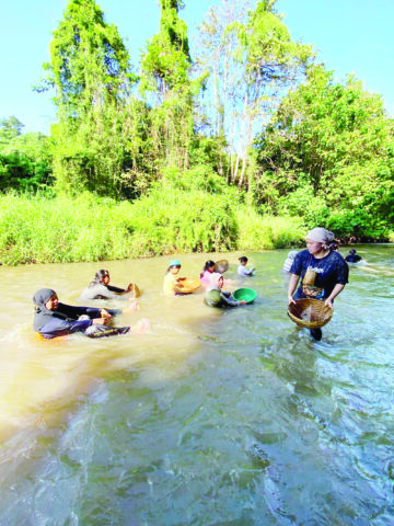 Ratusan Warga Cinangka Gelar Tradisi Ngasrod Hurang