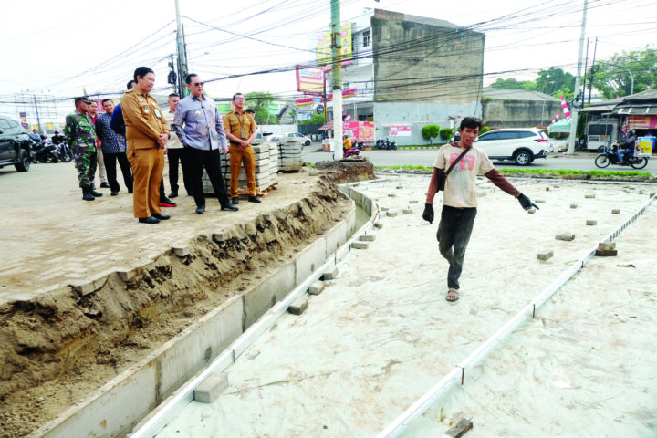 Pelebaran Jalan Titan Arum Terkendala Kabel Telkom