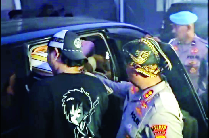 Tiga Pengeroyok Wartawan dan Humas KLH Menyerahkan Diri Tiga Pengeroyok Wartawan dan Humas KLH Menyerahkan Diri