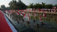 Doni Serang 80 Warga Nyebur Kanal Surosowan Demi Kibarkan Bendera Merah Putih 1
