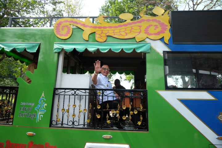 Doni - Serang - Budi Rustandi Keliling Kota Serang Naik Bus Wisata Tubagus 4 Doni Serang Budi Rustandi Keliling Kota Serang Naik Bus Wisata Tubagus 4