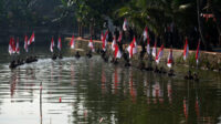 Doni Serang Detik Detik 80 Warga Nyebur Kanal Surosowan Demi Kibarkan Bendera Merah Putih 1