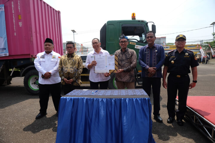 Doni Serang Gubernur Banten Andra Soni Saksikan MoU antara PT ABM dan CV Naufan Putra 1