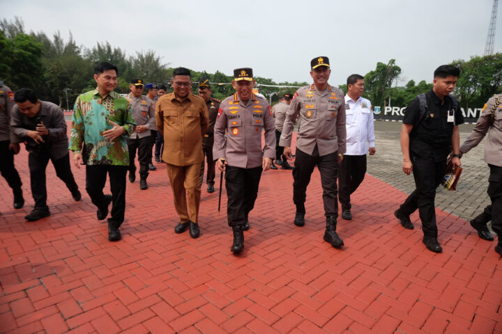 Gubernur dan Wagub Banten Sambut Kapolri di Lapangan Setda Bante Doni Serang Gubernur dan Wagub Banten Sambut Kapolri di Lapangan Setda Banten 1