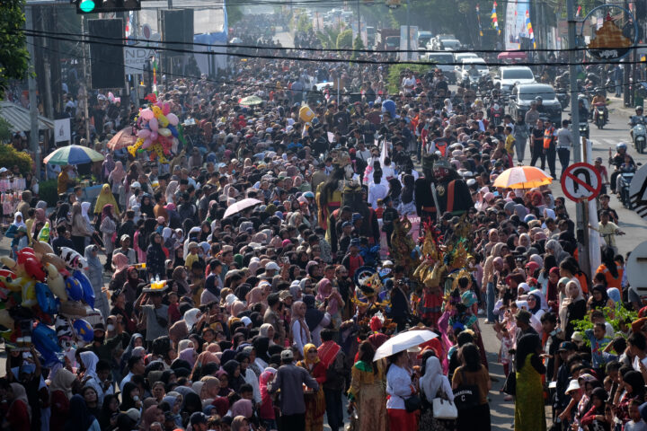 Doni Serang Kirab Budaya HUT Kota Serang 1