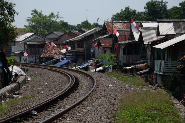 Pemukiman Sisi Rel KA di Kasemen Tambah Padat Doni Serang Pemukiman Sisi Rel KA di Kasemen Tambah Padat 1