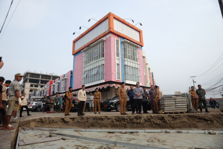 Doni Serang Proyek Pelebaran Titan Arum Kota Serang Terkendala Kabel Telkom 1