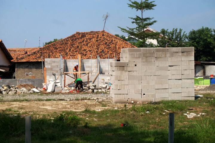 Proyek Pembangunan Lapak PKL Stadion Maulana Yusuf Dikebut Doni Serang Proyek Pembangunan Lapak PKL Stadion Maulana Yusuf Dikebut 1