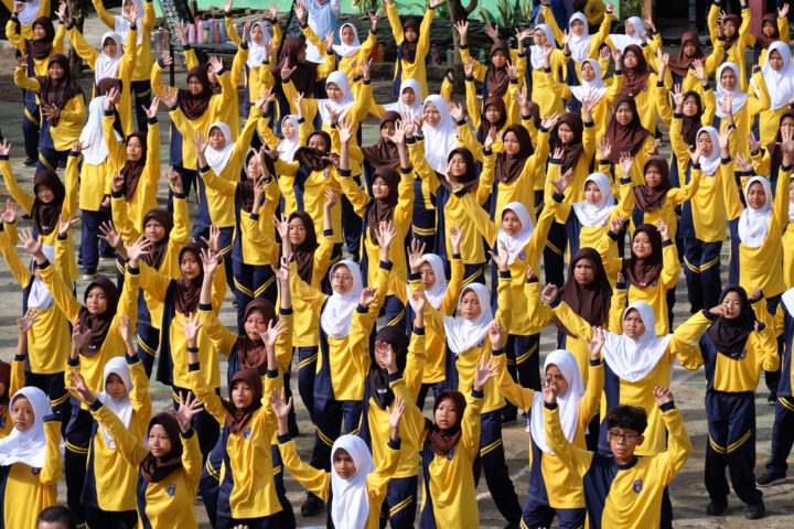 Doni Serang Senam Sehat di SMPN 10 Kota Serang 1