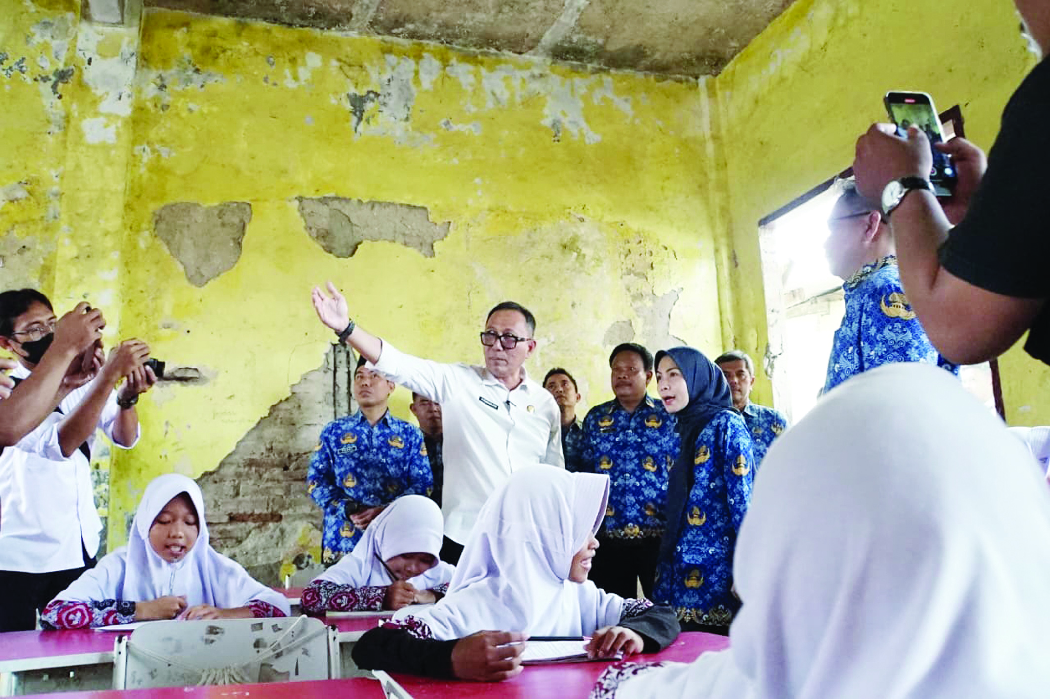 Bupati Serang Pastikan Langsung Direhabilitasi Bupati Serang Pastikan Langsung Direhabilitasi