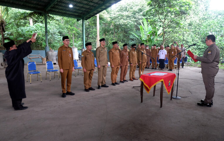 Doni Serang Budi Rustandi Lantik 7 Eselon II di TPAS Cilowong 1