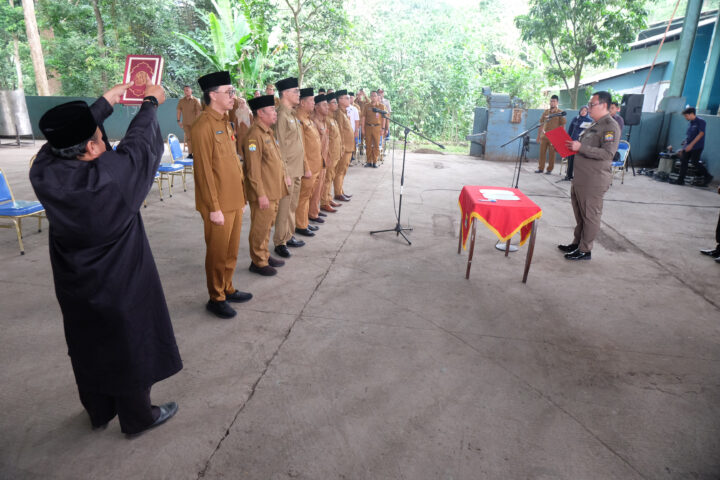 Budi Rustandi Lantik 7 Pejabat Eselon II di TPAS Cilowong