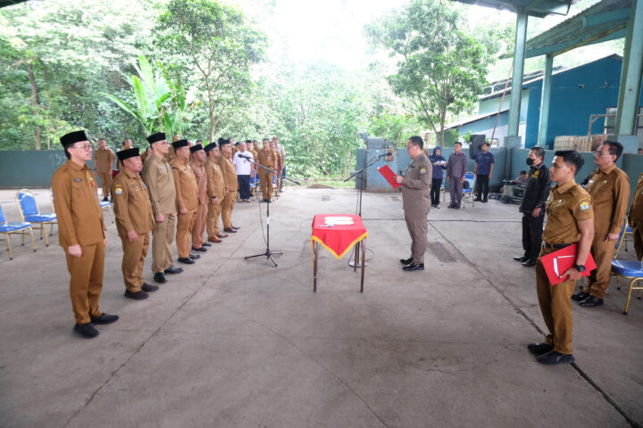 Doni Serang Budi Rustandi Lantik 7 Eselon II di TPAS Cilowong 6