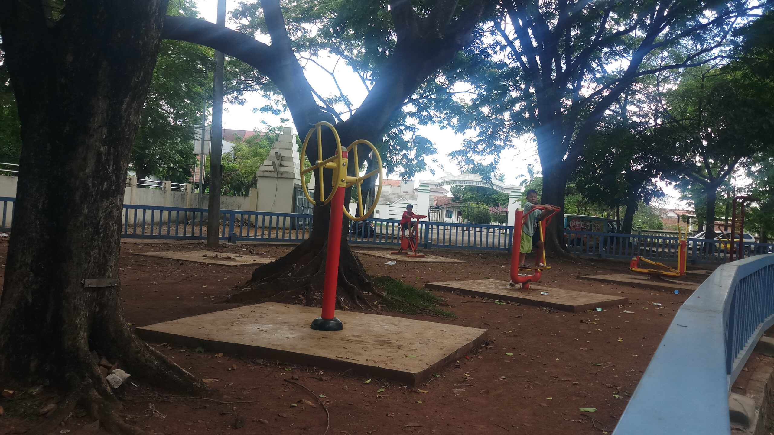 Fasilitas Umum Alat Fitnes di Kawasan Stadion Maulana Yusuf Bany Doni Serang Fasilitas Umum Alat Fitnes di Kawasan Stadion Maulana Yusuf Banyak Yang Rusak 1 scaled