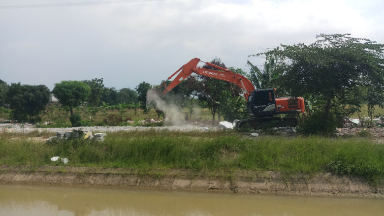 Doni Serang Puing Reruntuhan Rumah Warga Sukawana Kasemen Dibersihkan 1