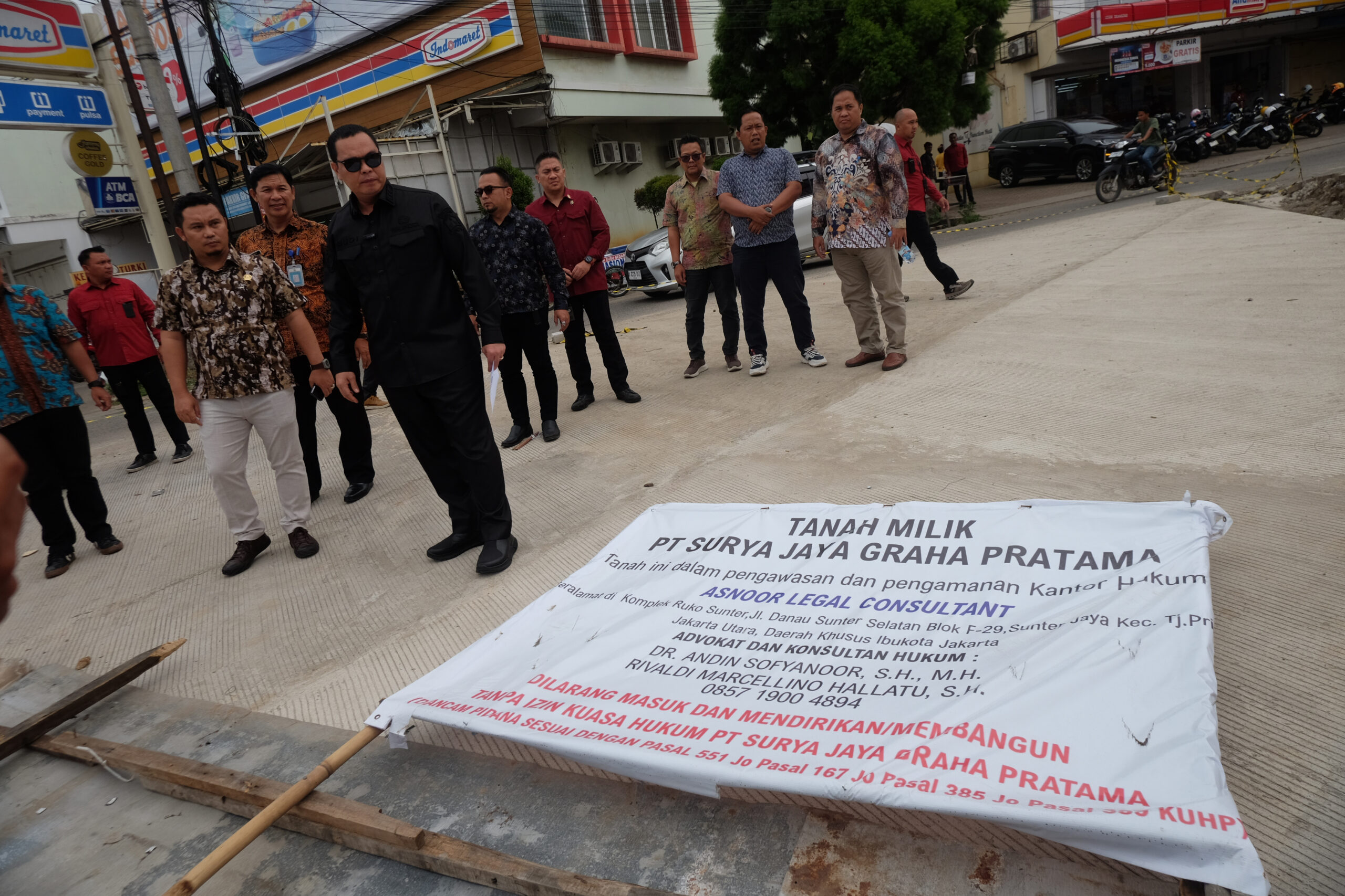 Doni Serang Walikota Serang Budi Rustandi Bongkar Segel Proyek Pelebaran Jalan Simpang Sebidang Legok Titan Arum 1 scaled