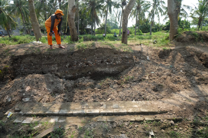 Doni Serang Warga Temukan Struktur Bangunan Diduga Jalur Masuk Cornelis de Houtman ke Banten 1596 di Pamarican Kasemen 1