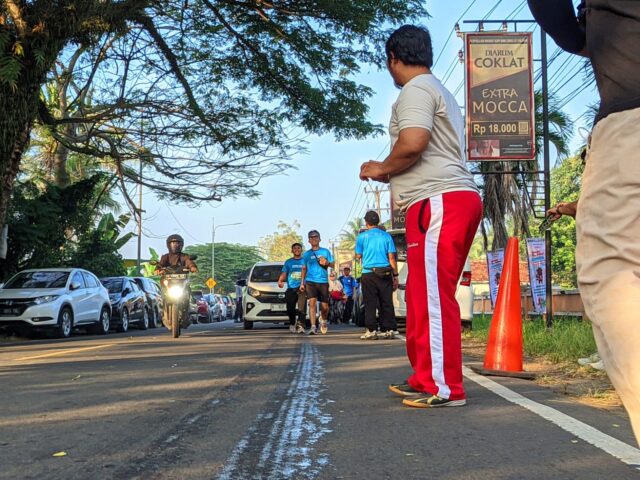 Lalu lintas di Jalan Raya Anyer-Cinangka, belum lama ini. (Andika/Banten Raya) IMG 20250905 WA0131