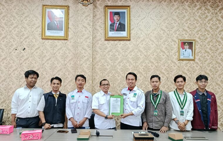 Audiensi KAMMI bersama Wakil Ketua DPRD Kota Serang. (Dok. PW KAMMI Banten) WhatsApp Image 2025 09 03 at 20.17.10