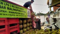 Kedatangan gas LPG 3 kilogram di pangkalan gas milik Yudha Prawira Rangkasbitung belum lama ini. (Aldi Setiawan/Banten Raya)