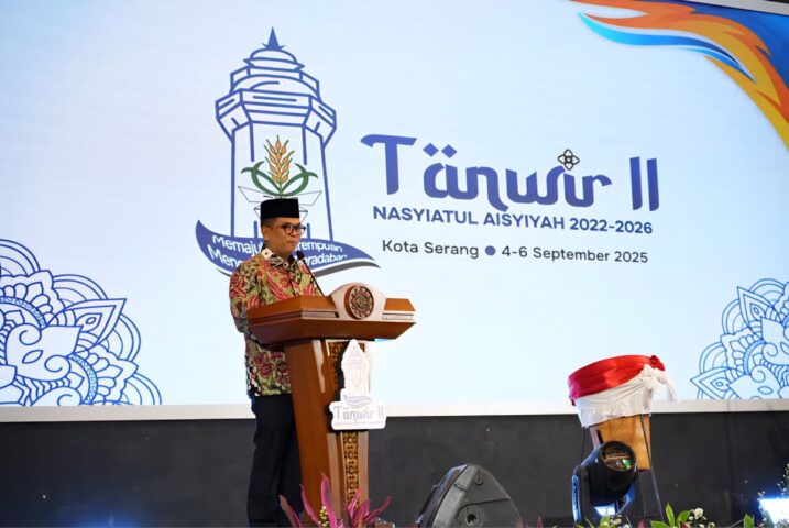 Gubernur Banten Andra Soni saat memberikan sambutan sekaligus membuka acara Tanwir II Nasyiatul Aisyiyah di Hotel Horison Serang, Kamis, 4 September 2025