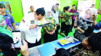 Budi Rustandi Cium Menu MBG Sebelum Dimakan Siswa