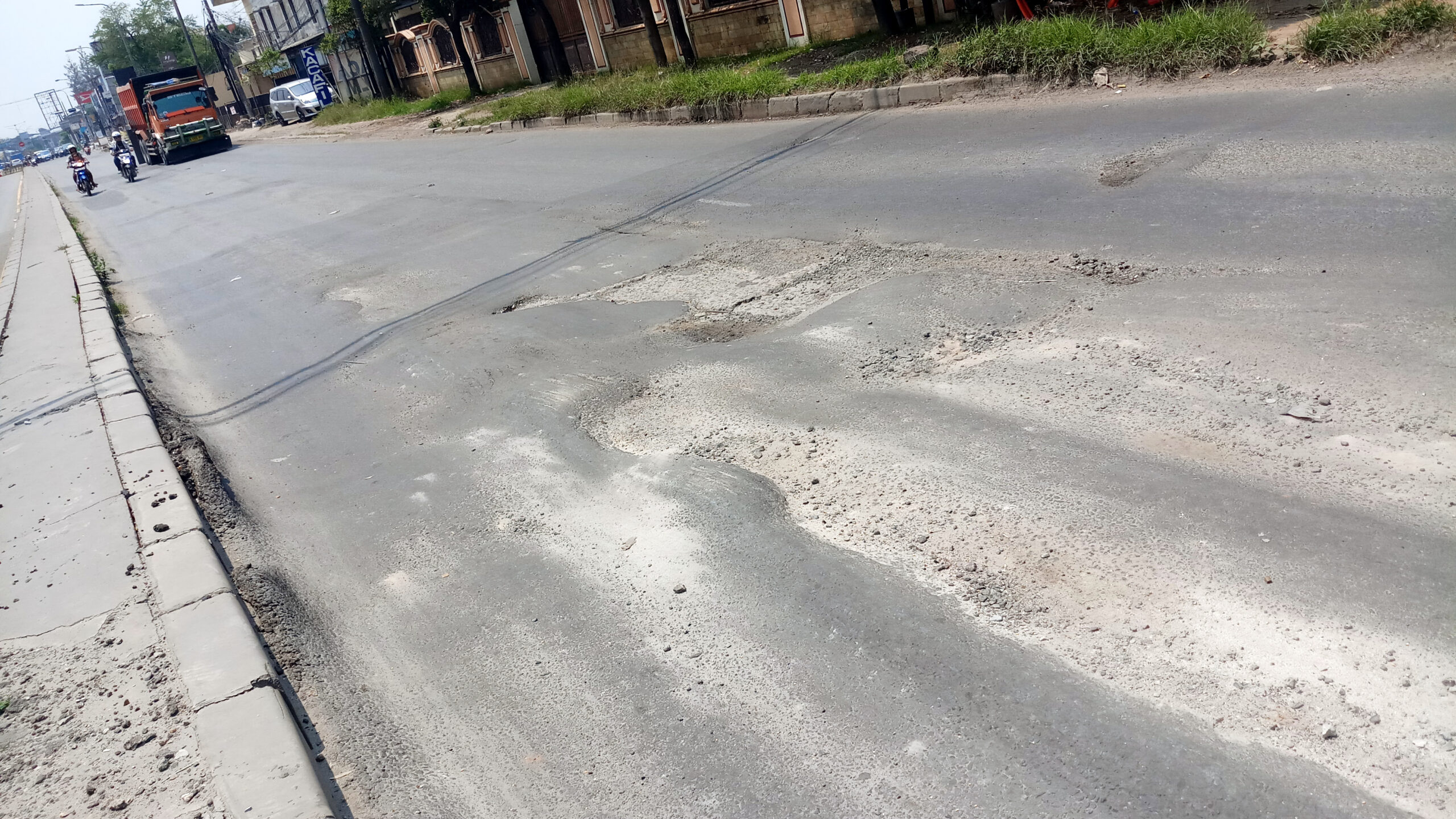 Doni Serang Jalan Serdang Kramatwatu Kabupaten Serang Bergelombang 1 scaled