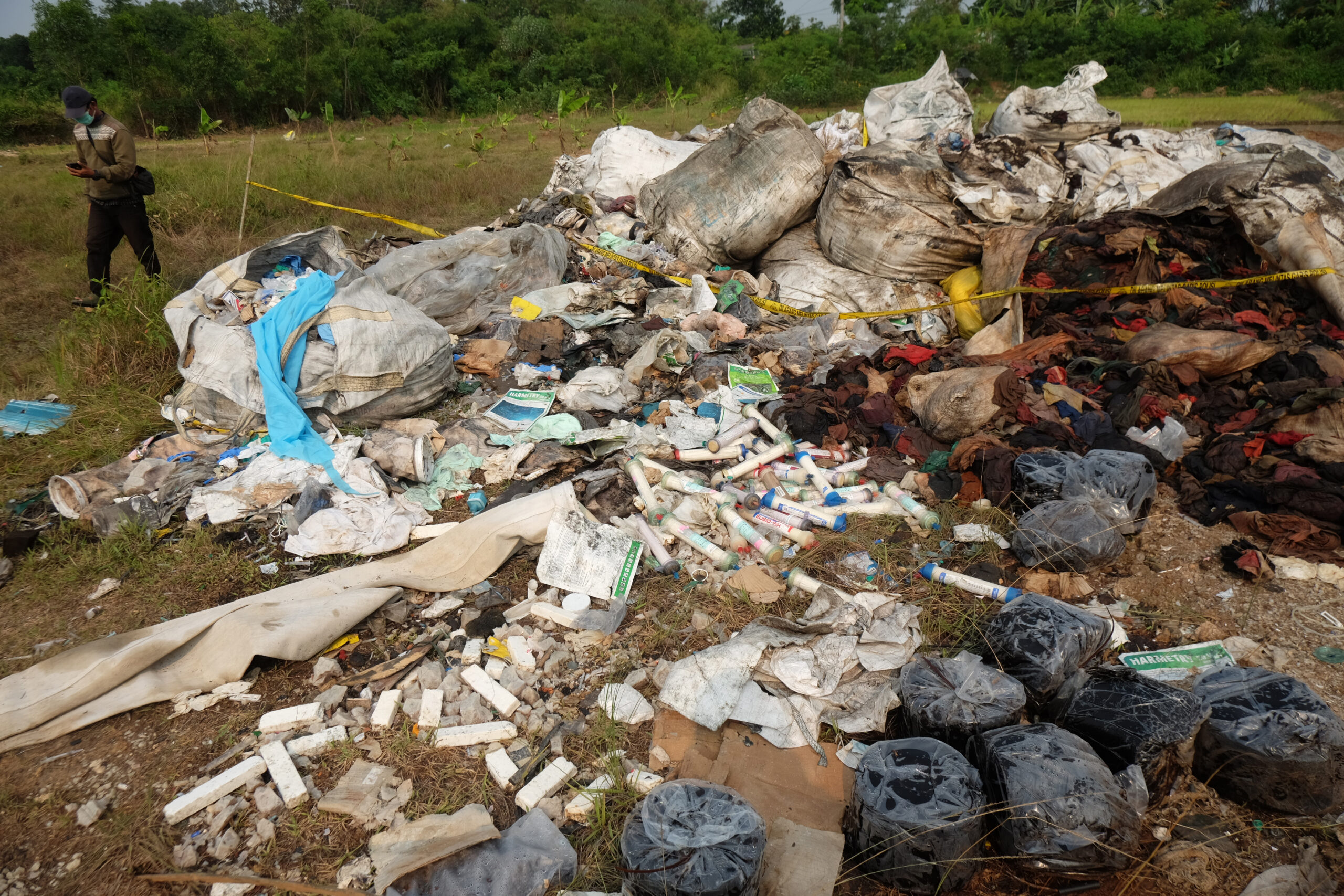 Limbah B3 Dibuang di Walantaka Kota Serang Digaris Polisi Doni Serang Limbah B3 Dibuang di Walantaka Kota Serang Digaris Polisi 1 scaled