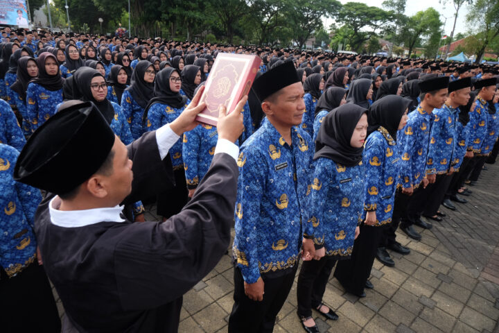Ribuan P3K Paruh Waktu Pemkot Serang Disumpah Saat Pelantikan Doni Serang Ribuan P3K Paruh Waktu Pemkot Serang Disumpah Saat Pelantikan 1