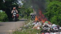 Doni Serang Sampah Liar Dibakar Akibat tak Diangkut 1