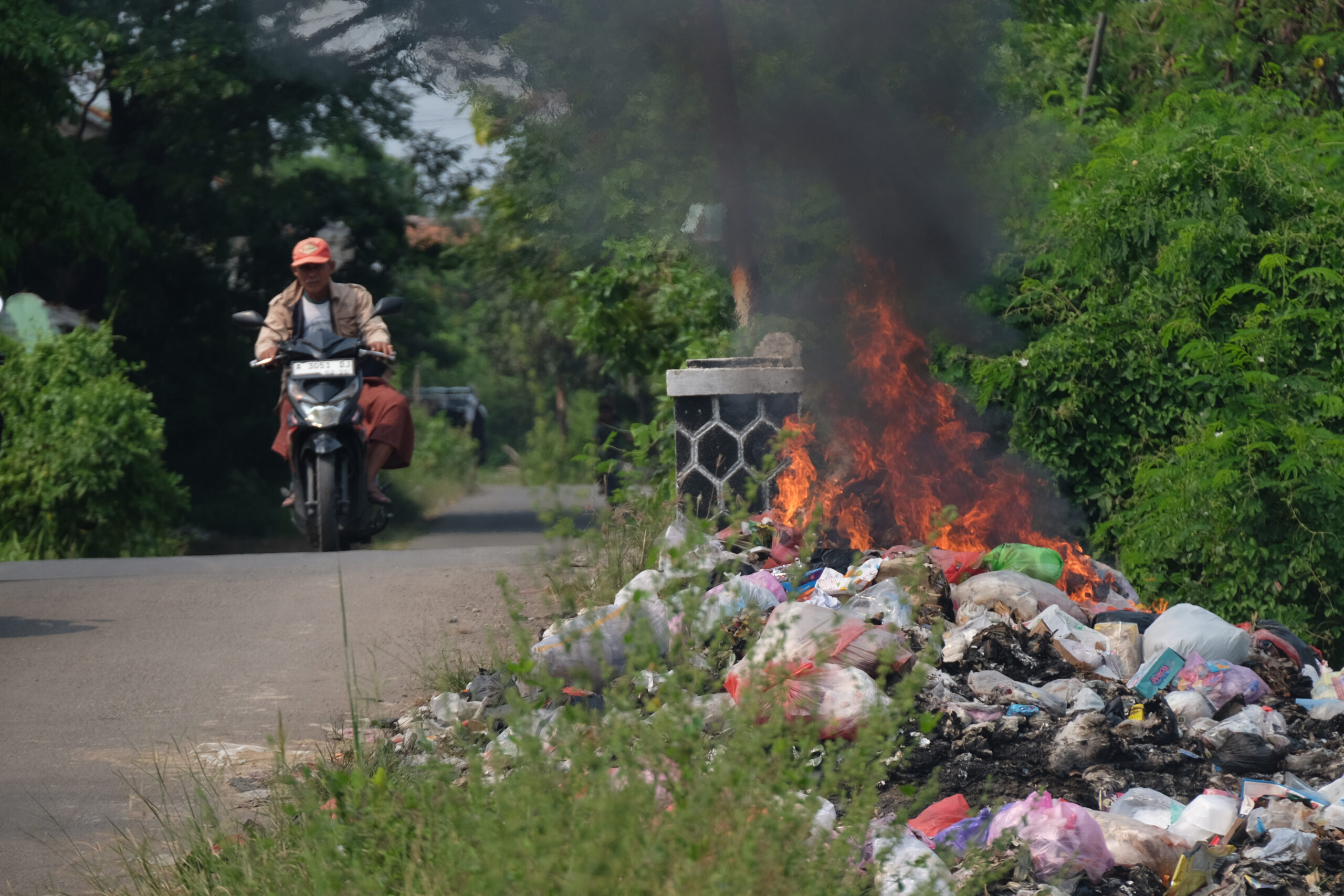 Sampah Liar Dibakar Akibat tak Diangkut Doni Serang Sampah Liar Dibakar Akibat tak Diangkut 1 scaled