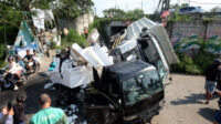Doni Serang Truk Terjun Tol Tangerang Merak Timpa Mabil Pickup dan Motor Nmax 1