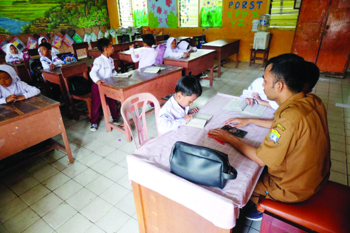 Tugas Guru Semakin Berat Tugas Guru Semakin Berat