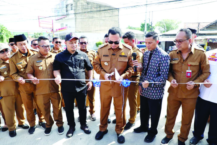 Budi Rustandi Resmikan Jalan Simpang Sebidang di Kelurahan Drangong 1 JALAN BUDI